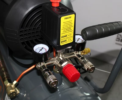 Компресор рес-50л 360/290л/хв 2,2кВт 8бар 220В 2 циліндри