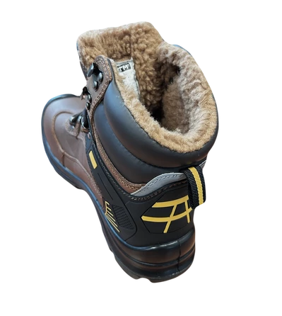 Черевики робочі утеплені р.44 композ.носок, шкіра коричневого кольору S1P SRC