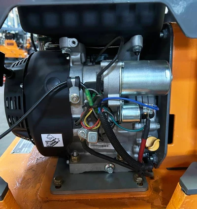 Віброплита GPC400-LCRH, з гідравлічним реверсом,Loncin G390FD 13к.с., 405кг, розмір плити 900*650, лита плита з інтегрованим вібромеханізмом