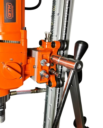 Бурильна установка BMK-506/3AC/45 5,7 кВт 245/360/485об/хв  зі стійкою та нахилом 45&deg;