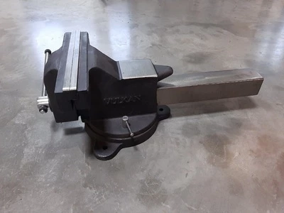 Лещата слюсарні 300мм чавунні поворотні