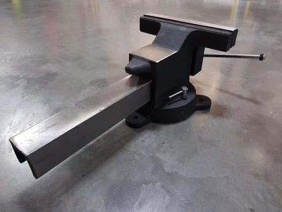 Лещата слюсарні 300мм чавунні поворотні