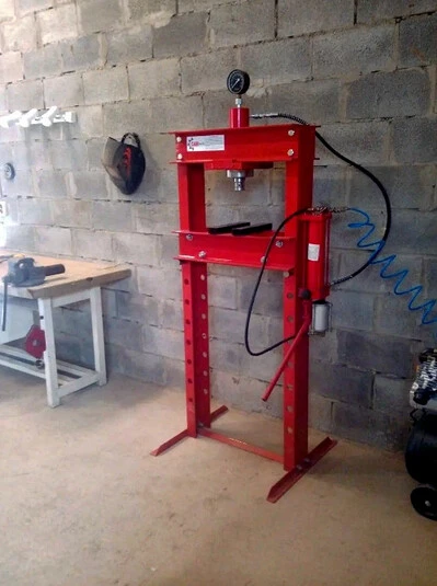 Прес гідропневматичний 20 тон Прес пневмогідравлічний 20 тон
