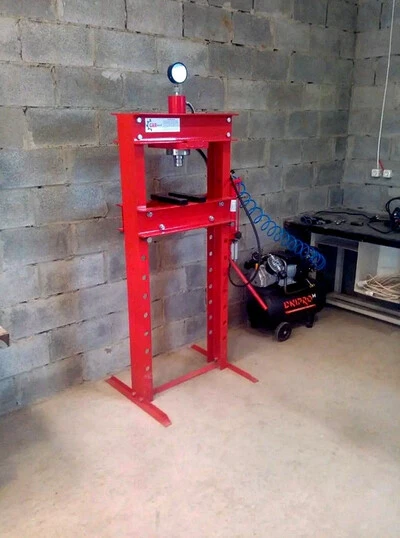 Прес гідропневматичний 20 тон Прес пневмогідравлічний 20 тон