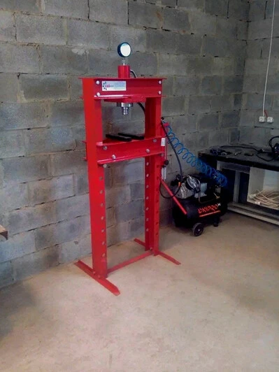 Пневмогідравлічний прес на 30 тон Carmax Гідропневматичний прес 30т