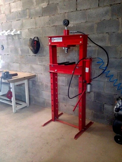 Пневмогідравлічний прес на 30 тон Carmax Гідропневматичний прес 30т