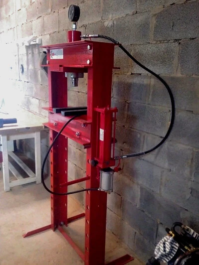 Пневмогідравлічний прес на 30 тон Carmax Гідропневматичний прес 30т