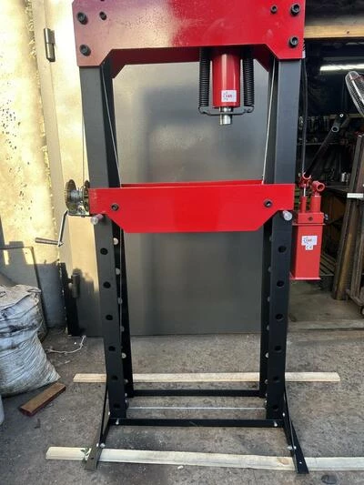 Прес гідравлічний 50т з пересувним циліндром