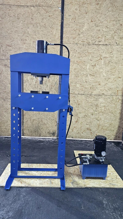 Електрогідравлічний прес 30т хід штока 300 мм швидкість опускання 10 мм/сек Прес гідравлічний