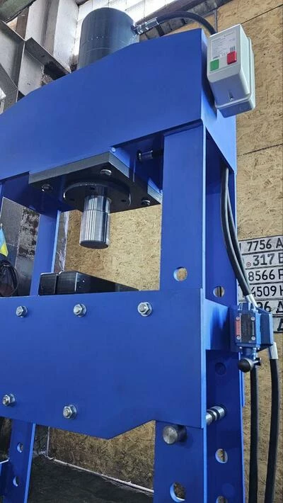 Прес електрогідравлічний 50т Хід штока 300 мм Швидкість опускання штоку 10мм/сек Прес гідравлічний