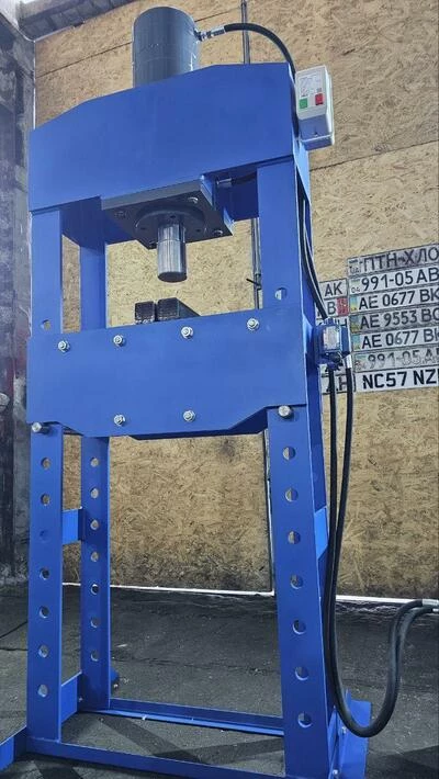 Прес електрогідравлічний 50т Хід штока 300 мм Швидкість опускання штоку 10мм/сек Прес гідравлічний