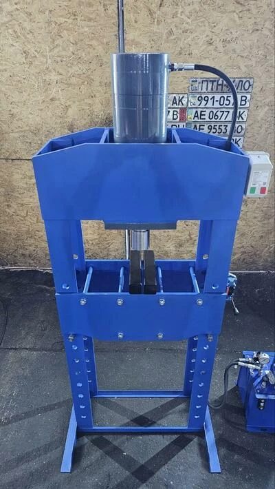 Прес електрогідравлічний 50т Хід штока 300 мм Швидкість опускання штоку 10мм/сек Прес гідравлічний