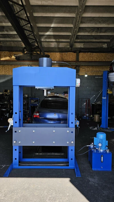 Прес електрогідравлічний 100 тон, хід штока 300 мм, швидкість опускання штоку 5 мм/сек Прес гідравлічний