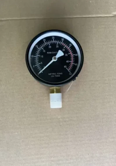 Гідроциліндр 30 тон з манометром Хід 200 мм Висота 353 мм