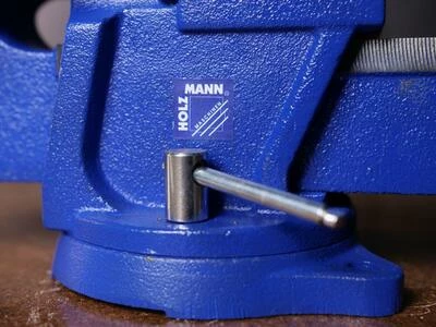 Лещата настільні у комплекті з поворотною плитою Holzmann WBS 100N