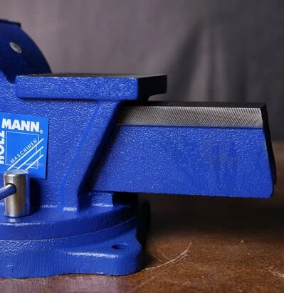 Лещата настільні у комплекті з поворотною плитою Holzmann WBS 125N