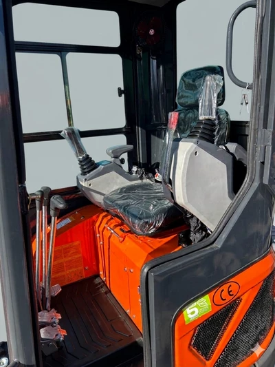 Мініекскаватор гусеничний 1800кг/2,13м гл.копання/дизель 25к.с/кабіна