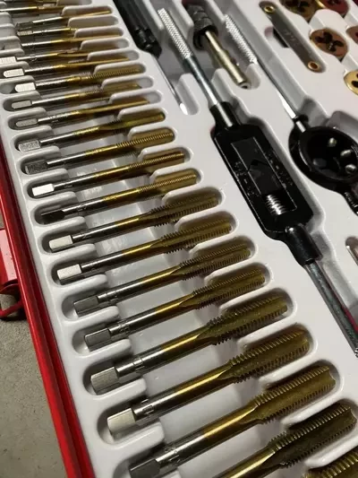 Мітчики і плашки метричні Holzmann GBM 58TIN